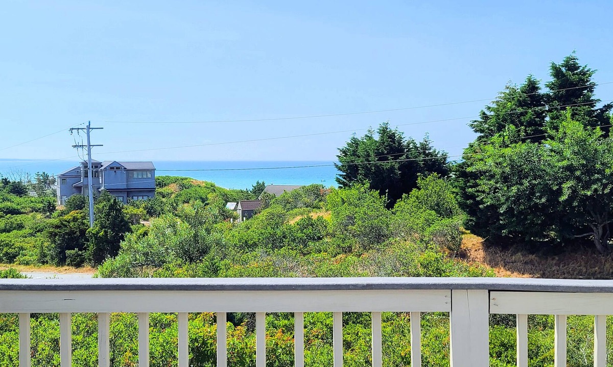 North Truro House | NEW TO RENTAL MARKET--3BD Reverse Design Home--Deck with Bay Views, 500 ft to Association Beach