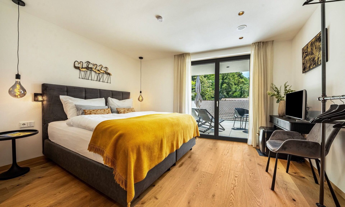 Gargazzone Apartment | New "Videre Lodge Double Room" with Mountain View, Wi-Fi & Terrace