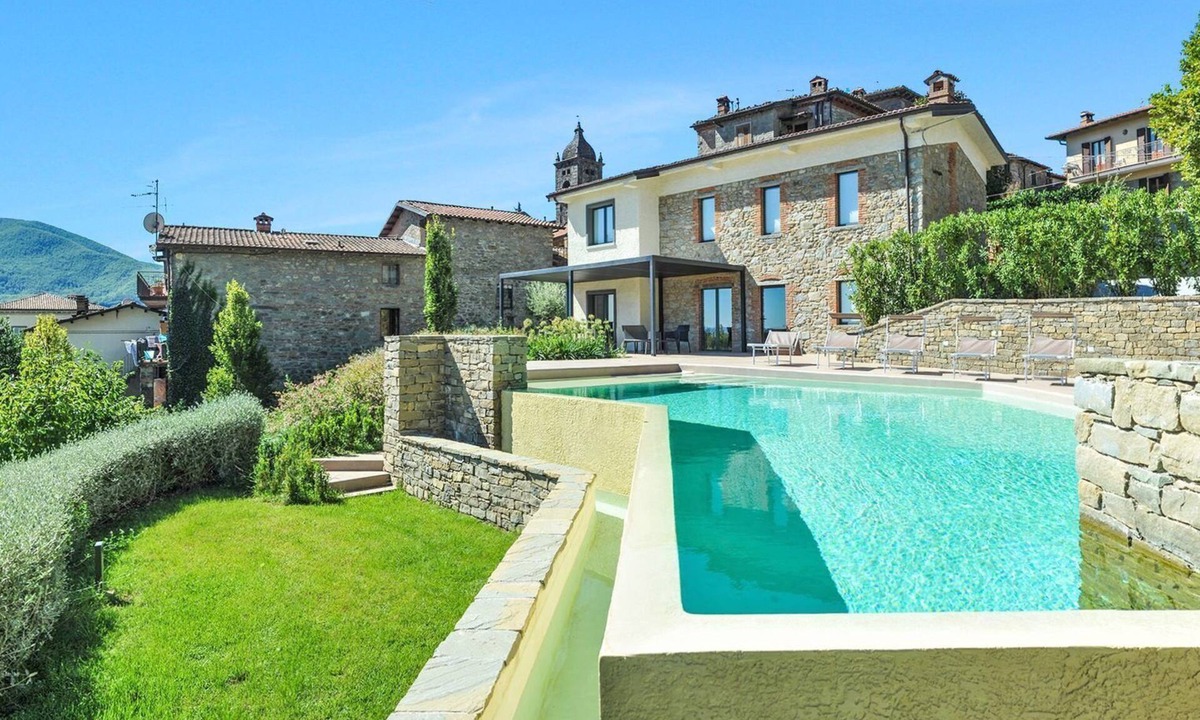 San Romano in Garfagnana Villa | New! Villa, 'endless swimming' infinity pool; mountain views; walk facilities