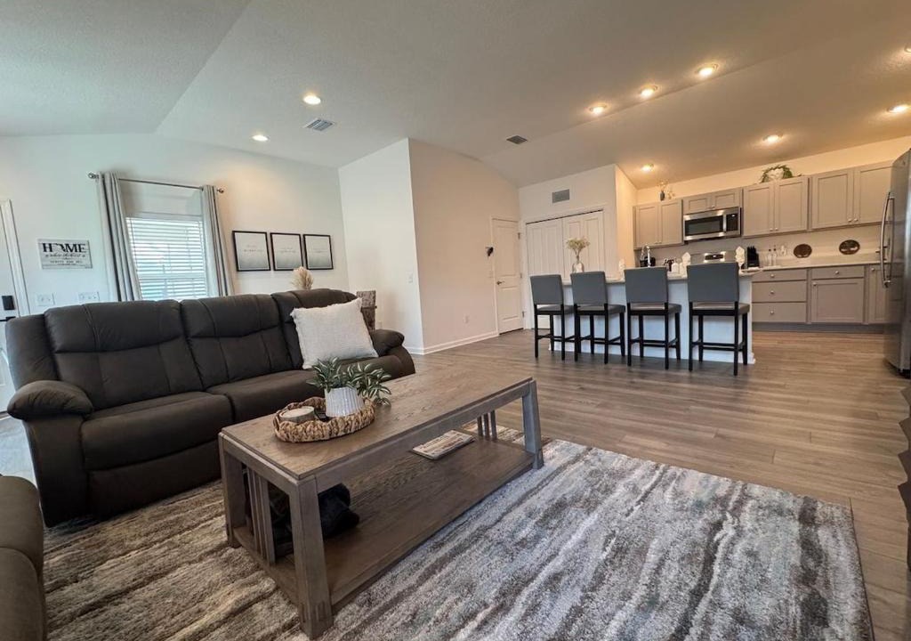 Candler House | New Villa - Golf Cart - Fire Pit - Near Eastport