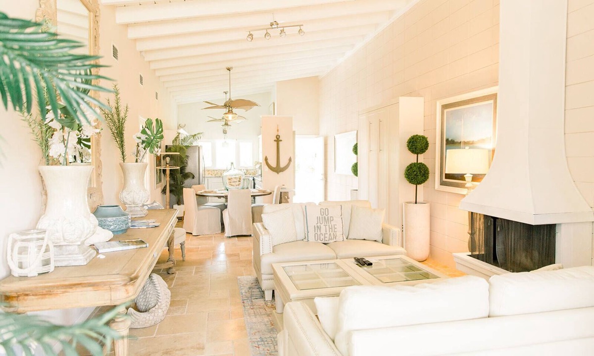 Royal Harbor Condo | New! Waterfront, 1/2 block to Naples Bay, Bike! Private Doc! Pet Friendly!