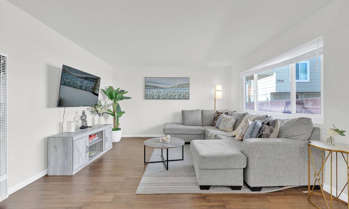 Central Berkeley Apartment | New2BR! Comfy Apt, Walk to UC Berkeley & Downtown with workspace, wifi & parking