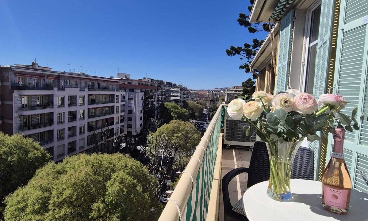Lepante Quarter Apartment | NewChic top floor, One bedroom in the heart of Nice - South facing !
