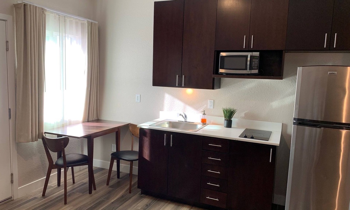 Mission Hills Hotel | Newer private Studio in a great location