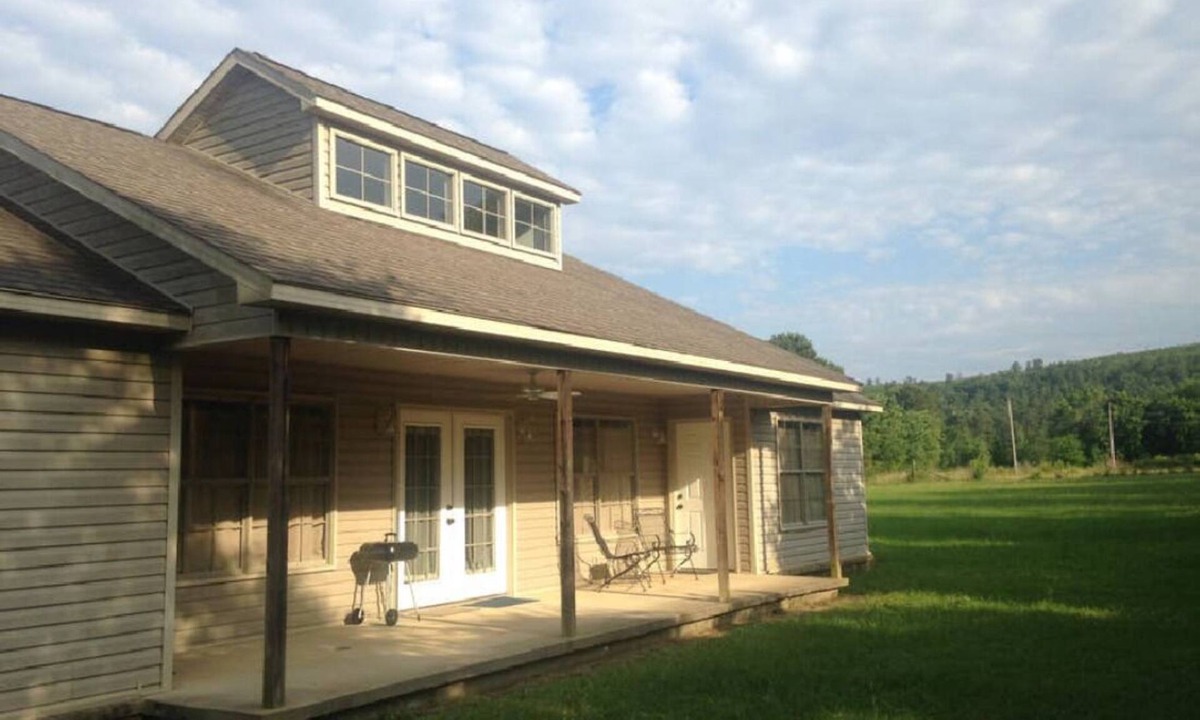 Houston House | Newer, quiet, spacious country home, great for relaxing or as a travel hub