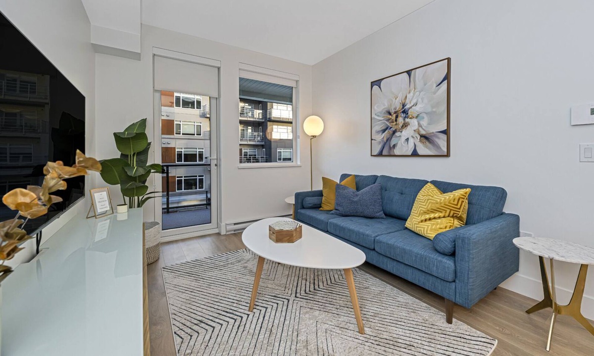Booktown Condo | Newer Sidney Condo - 2 Blocks to the Ocean