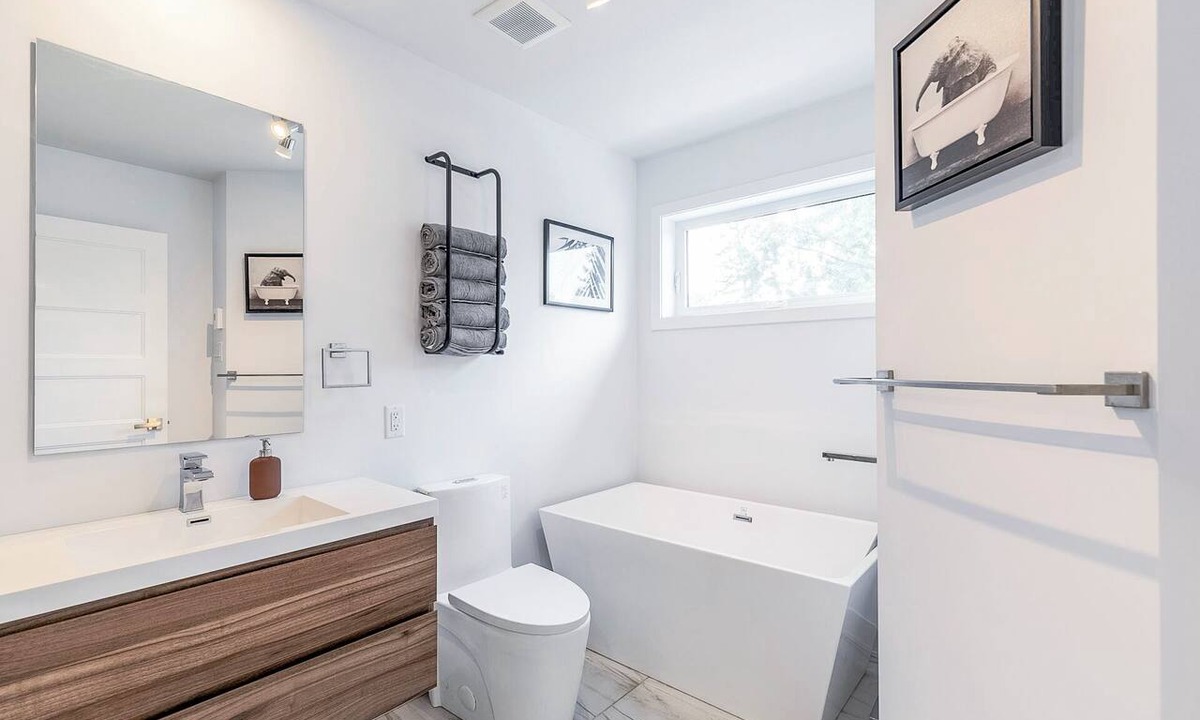 Lafleche Apartment | Newly Built Modern Family 3 BR Free Parking