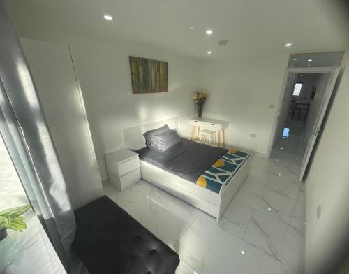 East Dunstable Apartment | Newly built modern flat with free parking close to London Luton airport and L&D hospital