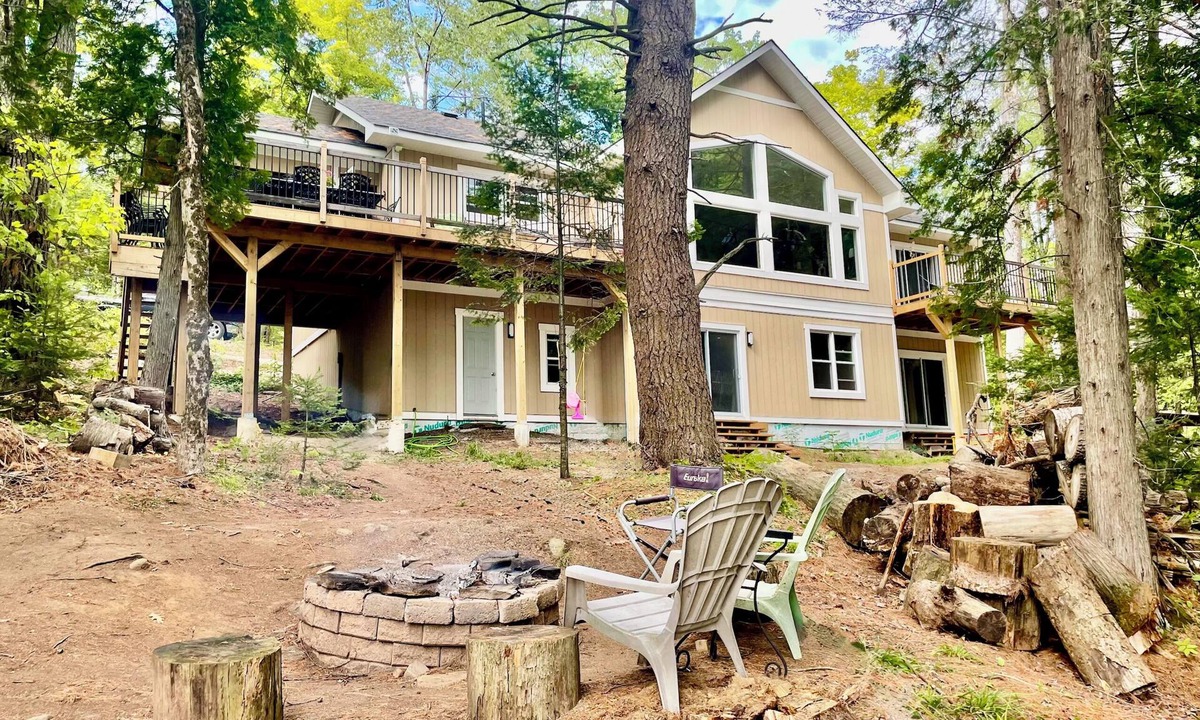 Bracebridge Cottage | Newly Built, Private, Lakefront Muskoka Cottage