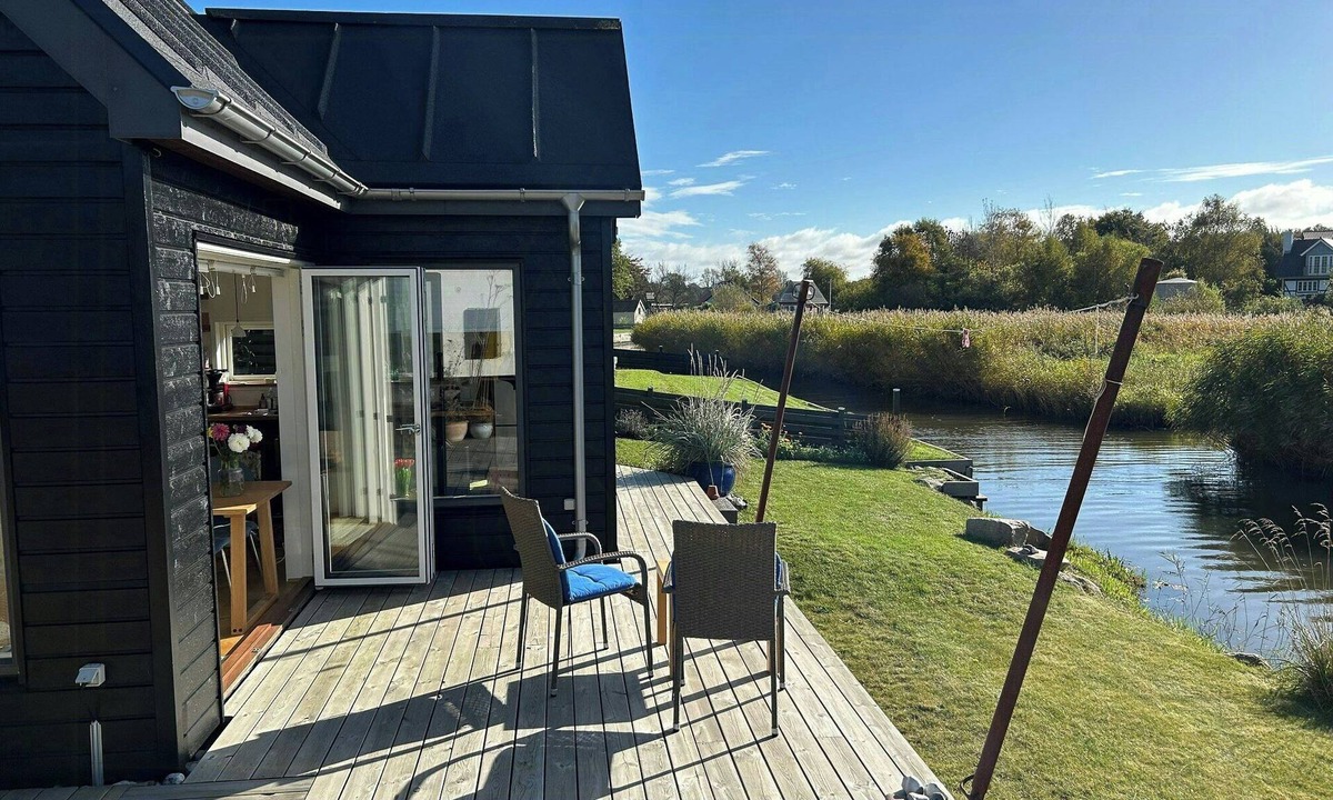 Middelfart House | Newly built tiny house with river views