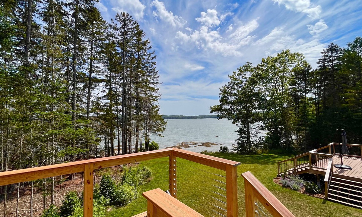Waldoboro Apartment | Newly-built waterfront home with fast WiFi, furnished deck, & washer/dryer