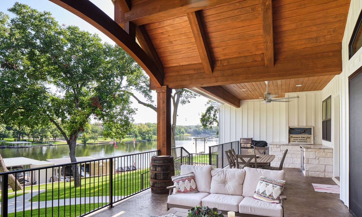 Burnet House | Newly Constructed waterfront lake house