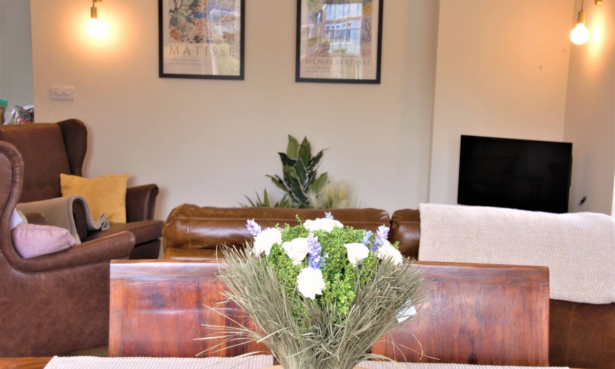 Long Riston House | Newly Converted Bar Lodge in Village location