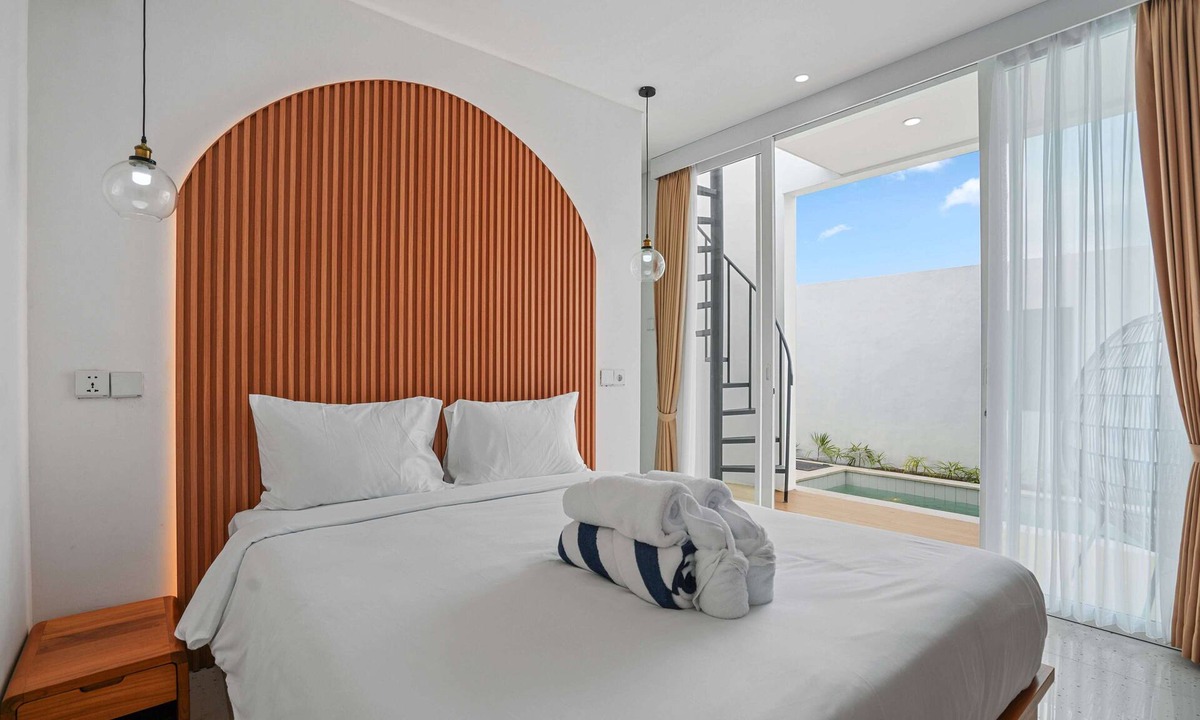 Petitenget Villa | Newly Listed! Rooftop Jacuzzi & Private Pool Villa: Seminyak/Kerobokan