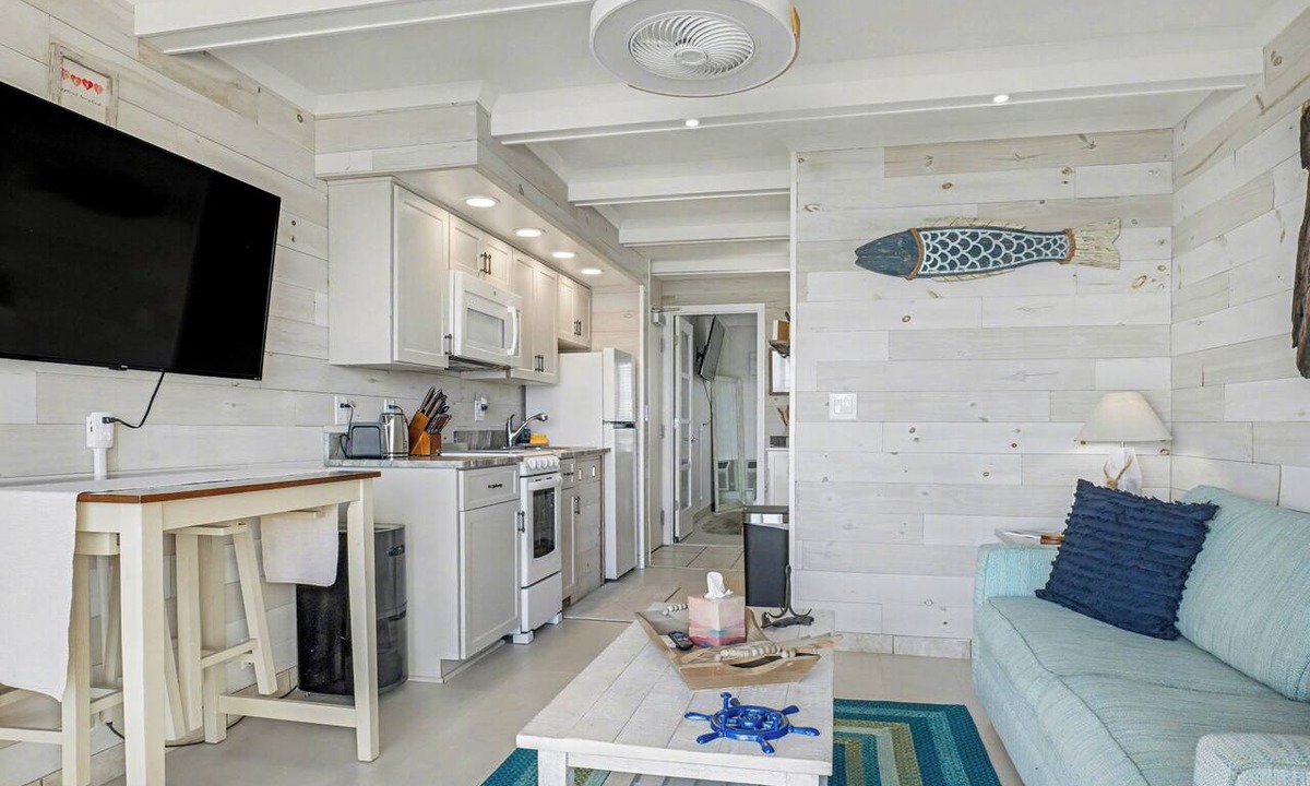 Crescent Beach Condo | 'Newly Remodeled' - Beautiful Beach 🏖️ themed Oceanfront Condo on Crescent Beach