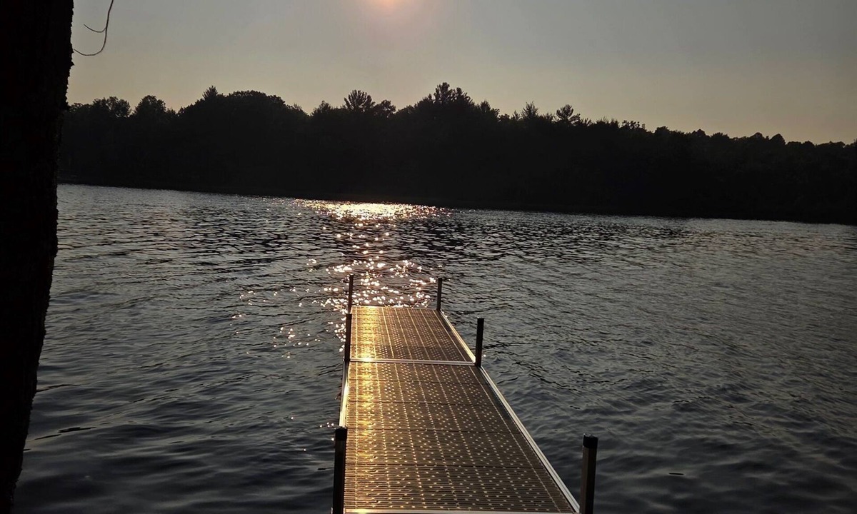 Tomahawk House | Newly Remodeled Riverfront Cabin – Kayaks, Sunset Views & Northwoods Charm