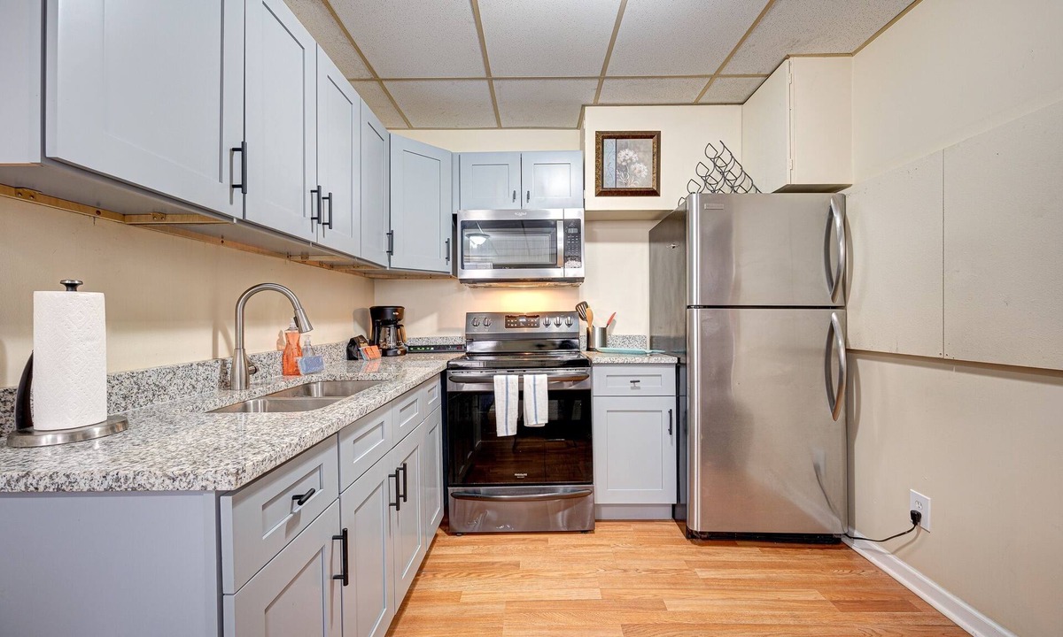 Heart of Chicago Condo | Newly Renovated Studio In the Heart of Pilsen by AllSet Turnover