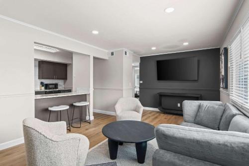 Springfield Apartment | Newly Renovated Unit in Central Spfld #204