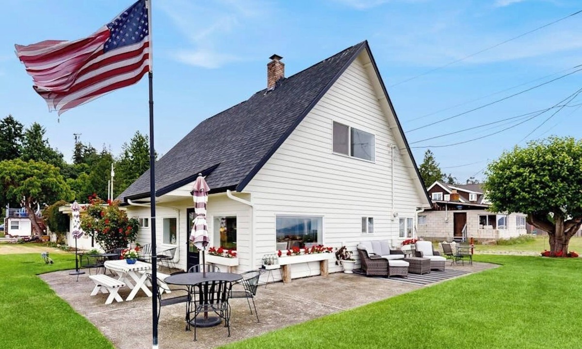Bow House | Newly renovated waterfront home on Samish Island with firepit
