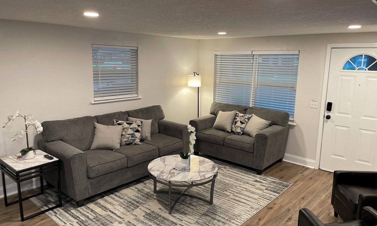 Magnolia Gardens House | Newly Updated 4-bedroom House Close to Jax Airport and Downtown Jacksonville