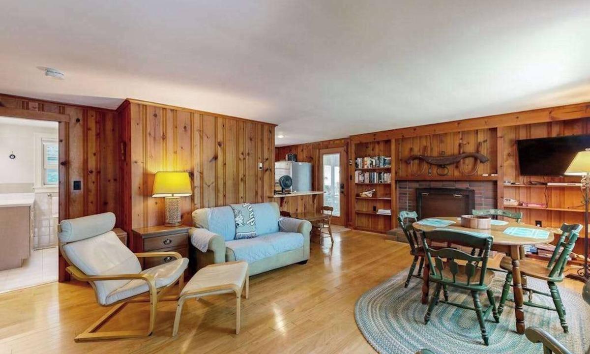 Mashpee House | Newly updated lakefront cottage with screened porch, large yard & kayaks