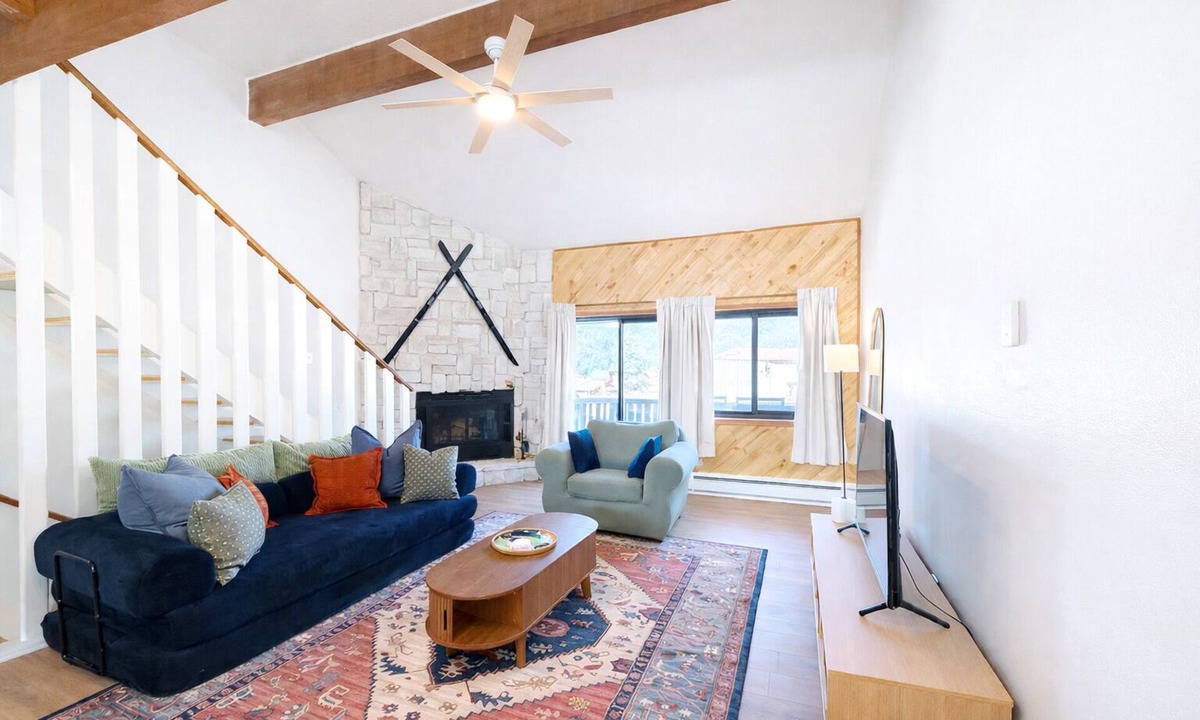 Red River House | Newly Updated - Steps from Ski Lifts, Dining, and Shopping