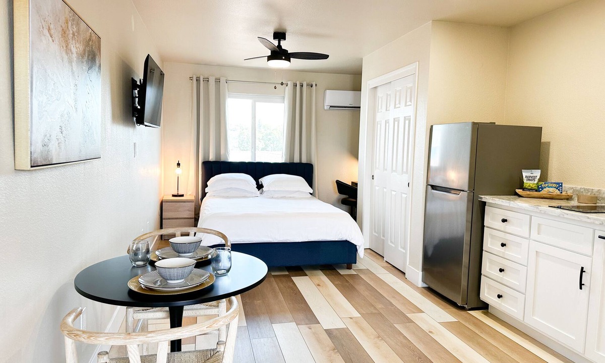Salida Apartment | Newly updated studio 2 min drive to HWY 99