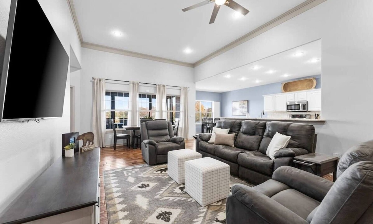 Branson West House | Newly Upgraded! Free Level 2 EV Charging!