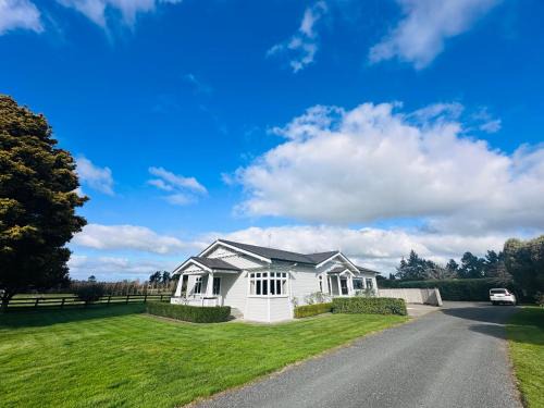 Newstead Villa | Newstead Estate- Private Retreat Near Hamilton