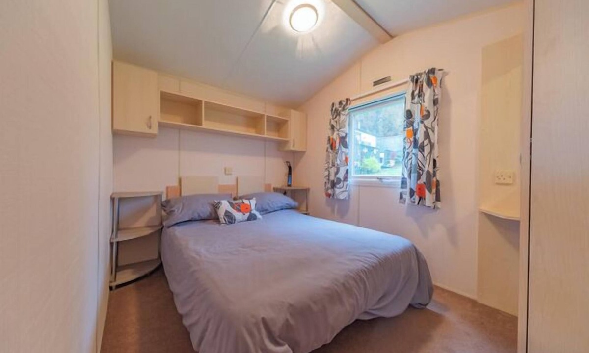 Balminnoch Cabin | Newton Stewart-Sleeps 6-Pool-Parking-Pet Friendly