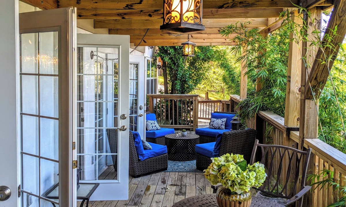 Barton Hills House | NEXT LEVEL POOL experience HERE- Swim, SUP, kayak, Hike. COOL in so many ways
