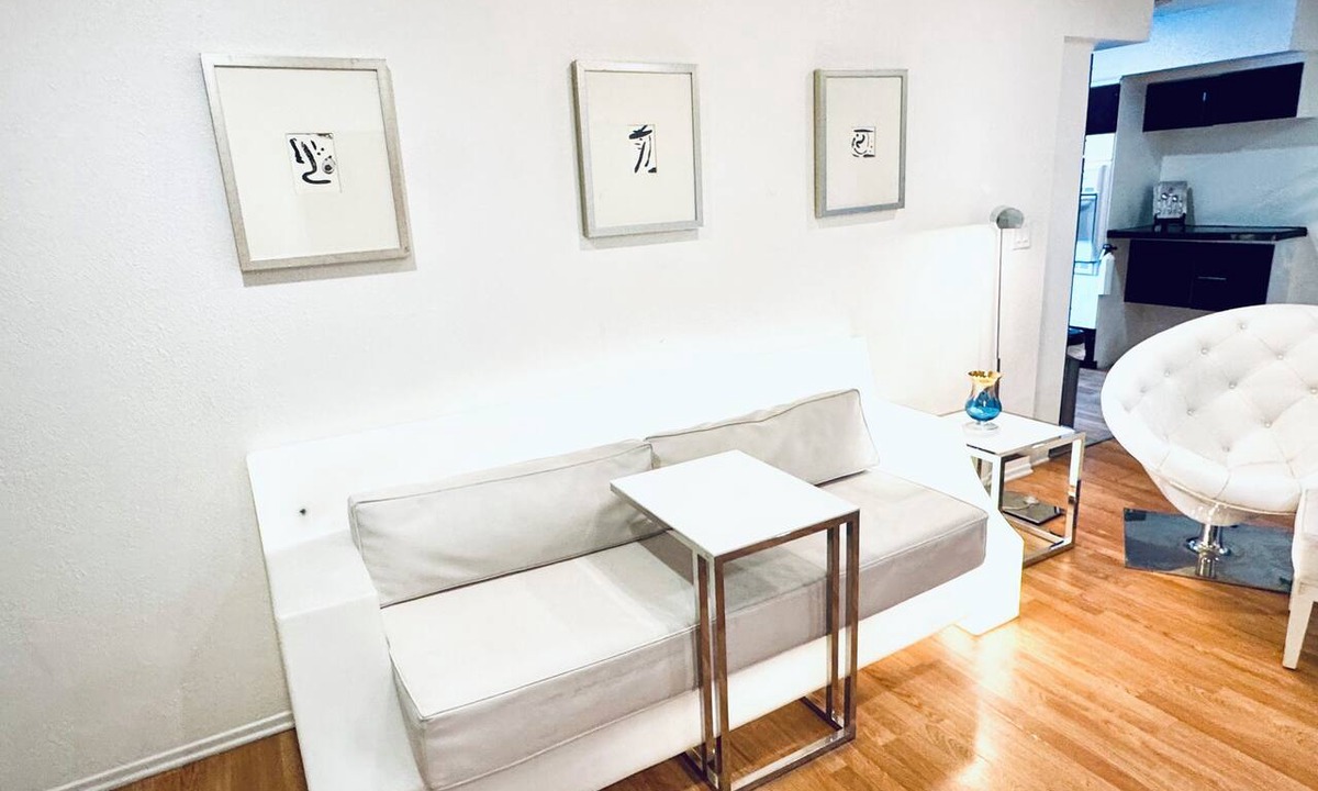 Gateway District Apartment | next to Strip 3BRVegas LVCC-1mile walk bestSpot WSOP poker 4th of July,