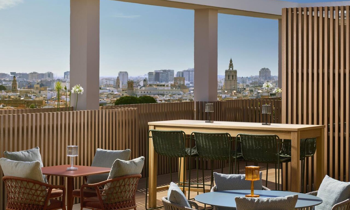 Les Tendetes Hotel | NH Valencia Center