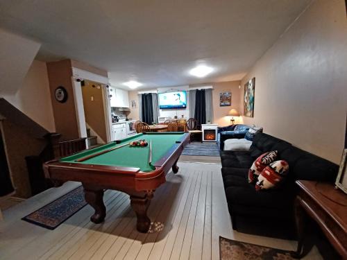 Niagara Falls House | Niagara falls cottage unit with loft