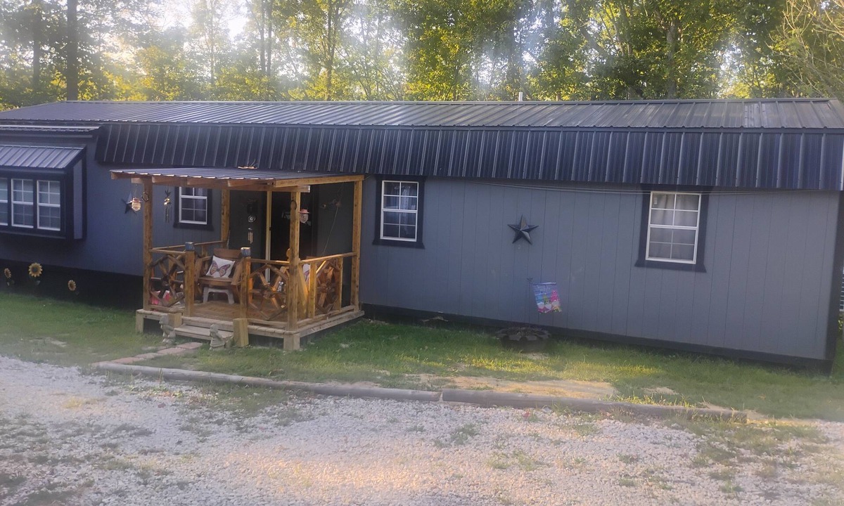 West Liberty Cottage | Nice 1-bedroom cottage with AC in charming West Liberty