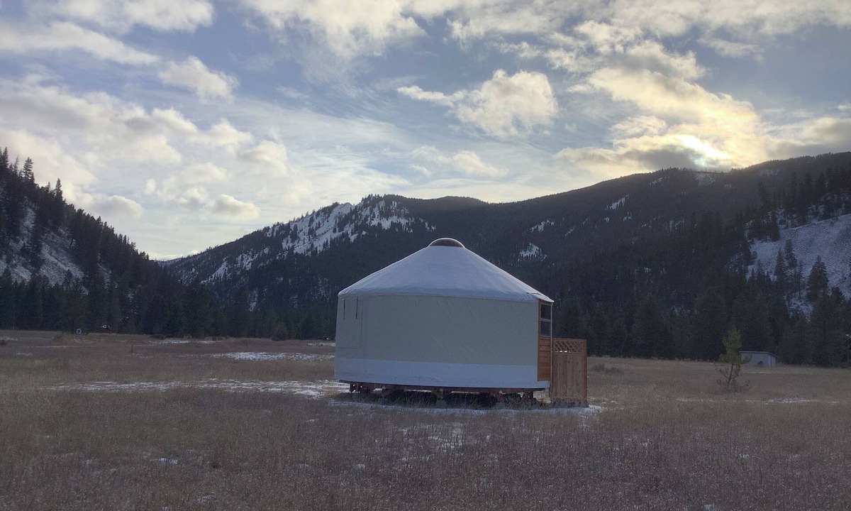 Drummond Cabin | Nice 1-bedroom off grid yurt no Wi-Fi yurt 22 miles up Rock creek.