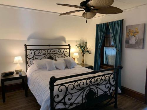 West Allis Apartment | Nice 1 BR Apt, WIFI & Office, Near State Fair
