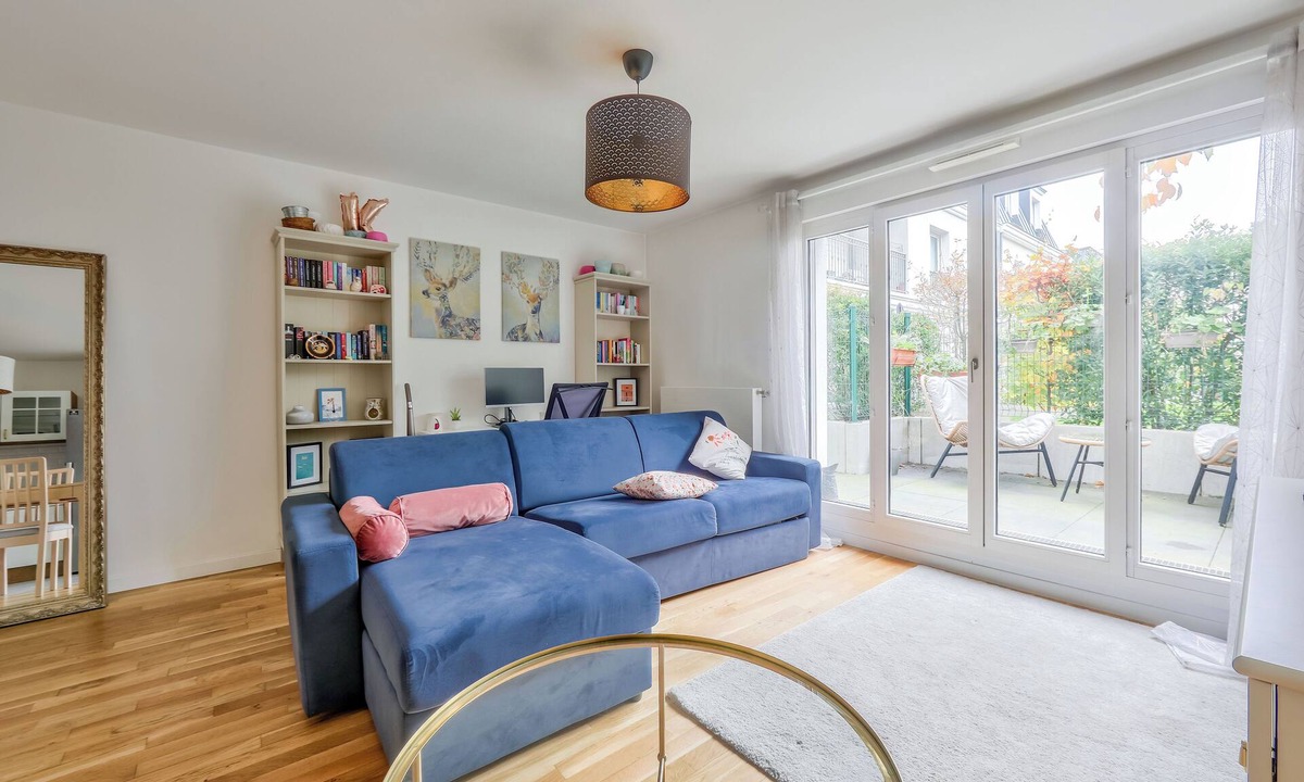 Rueil-Malmaison Apartment | Nice 1BR flat with lovely terrace and parking
