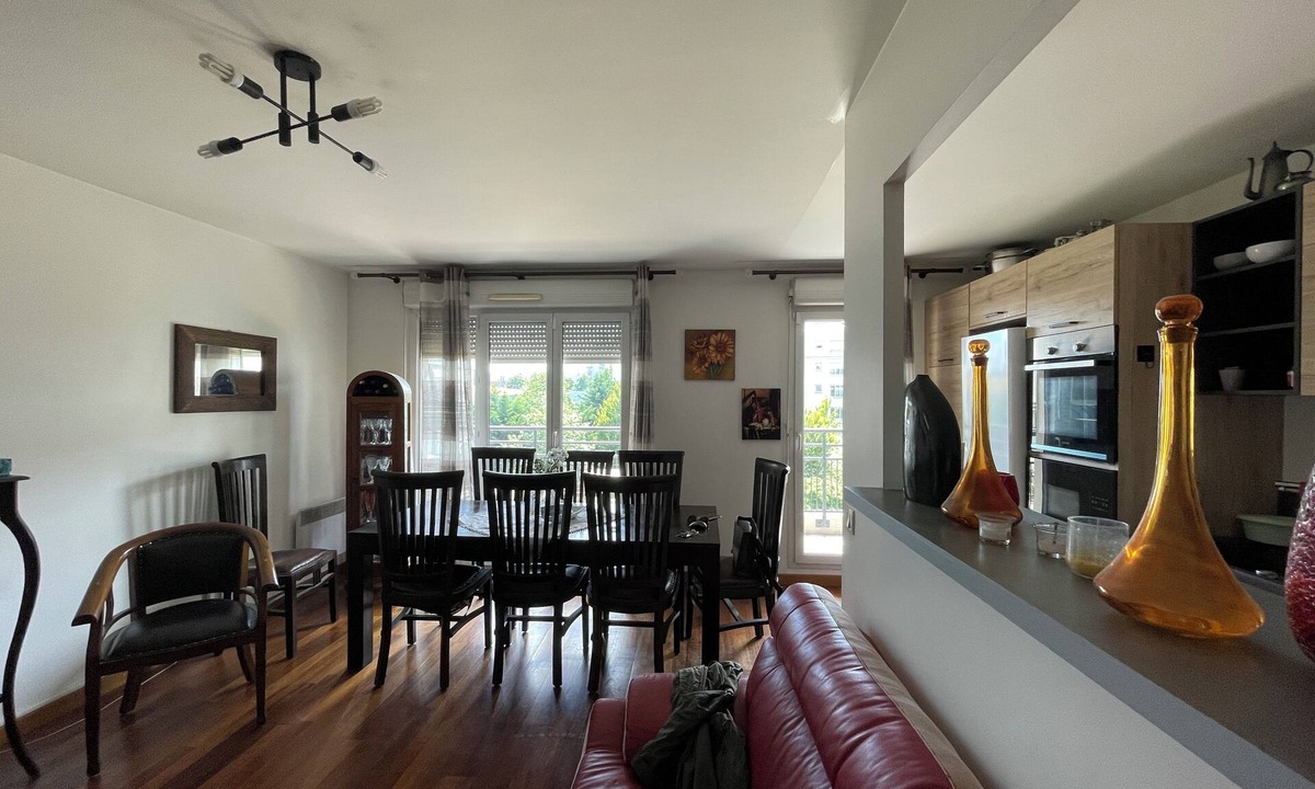 Le Bourget Apartment | Nice 3-room apartment in a very quiet residence overlooking the garden