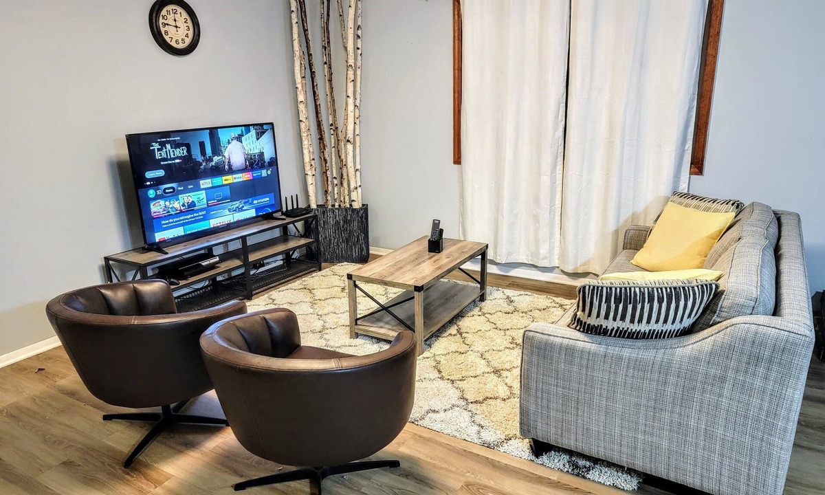 Pasadena House | Nice 5 BDR/3 BATH Home near BWI Airport with WIFI, Beach, Parking, Ambiance