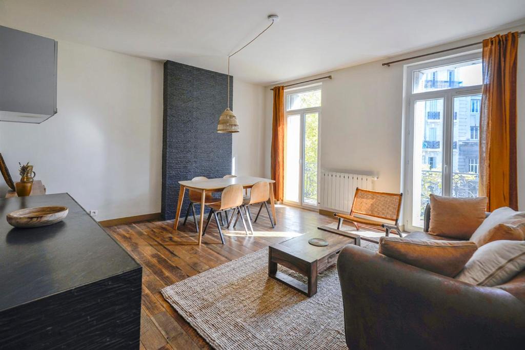 Les Grands Carmes Apartment | Nice 60m with balcony in Marseille