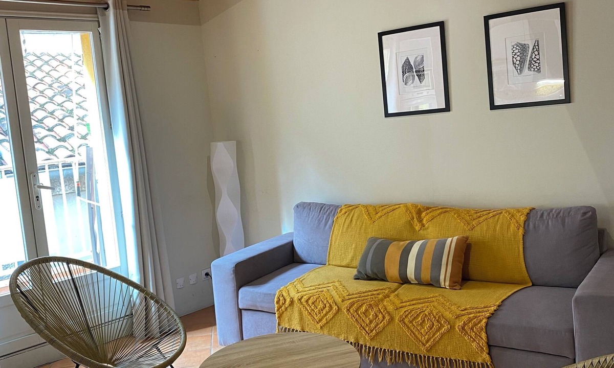 Cassis Apartment | Nice air-conditioned apartment, heart of the village, 2nd floor