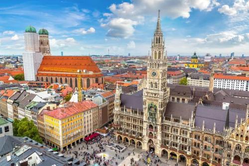 Solln Apartment | Nice and big Apartment for up to 10 people in a very good Location of Munich! Good for Oktoberfest!