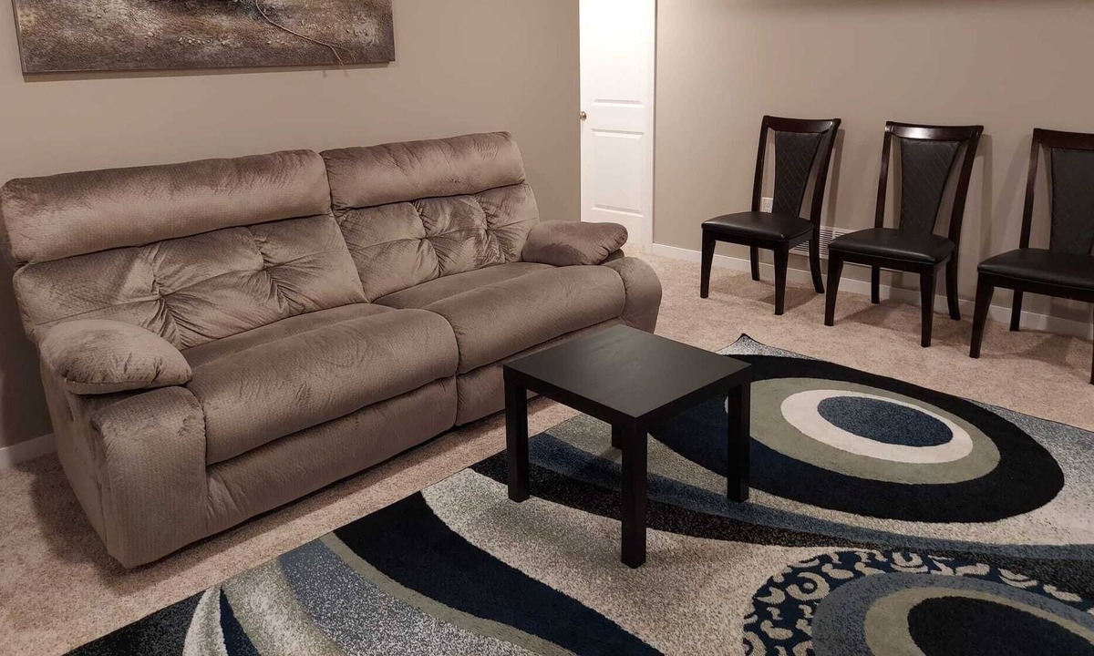 Oakdale House | Nice and clean 1 bedroom studio in Walk-in Basement