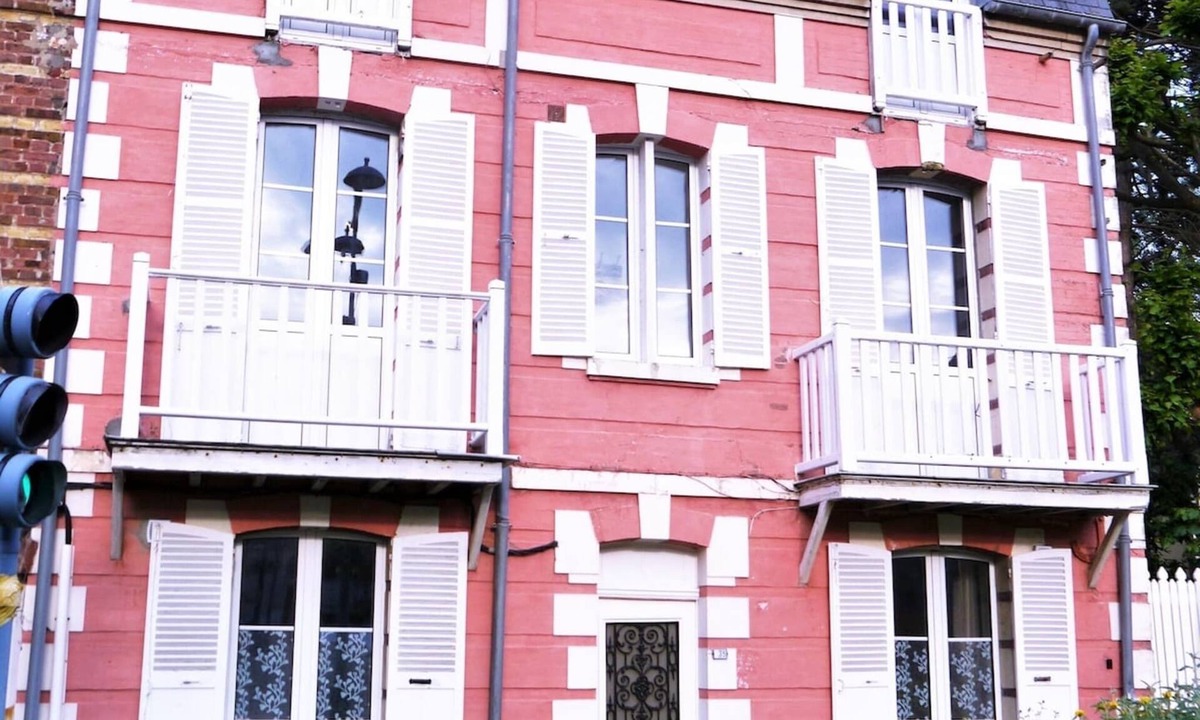 Villers-sur-Mer Apartment | Nice and comfortable 2nd floor apartment with terrace 200M from the beach