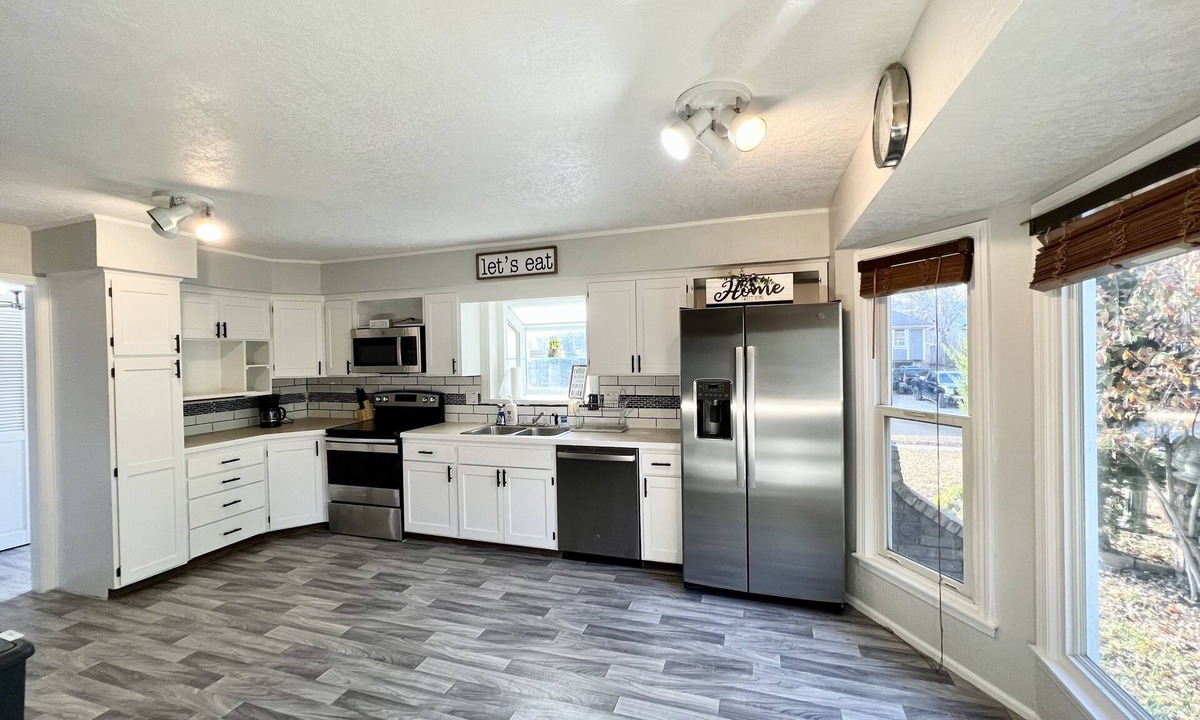 Grandview House | Nice and Large House Near Longview lake