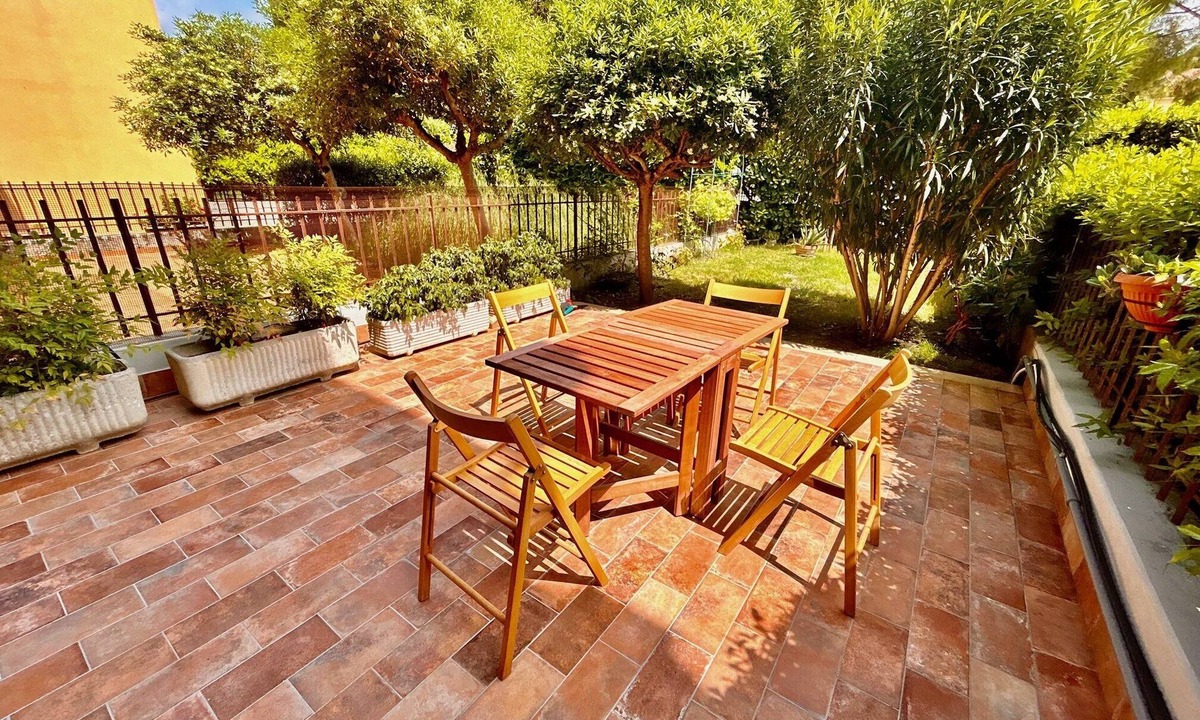 Sirolo Apartment | Nice and spacious one-bedroom apartment with garden in the center