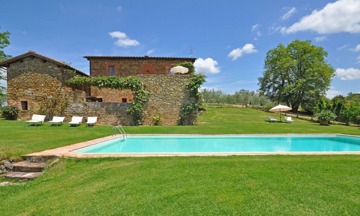 Castelnuovo Berardenga Apartment | Nice apartment for 2 people with pool, A/C, WIFI, pets allowed and panoramic view