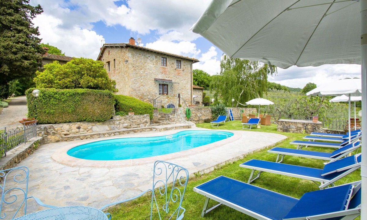 Loro Ciuffenna Villa | Nice apartment in villa for 6 guests with WIFI, pool and terrace