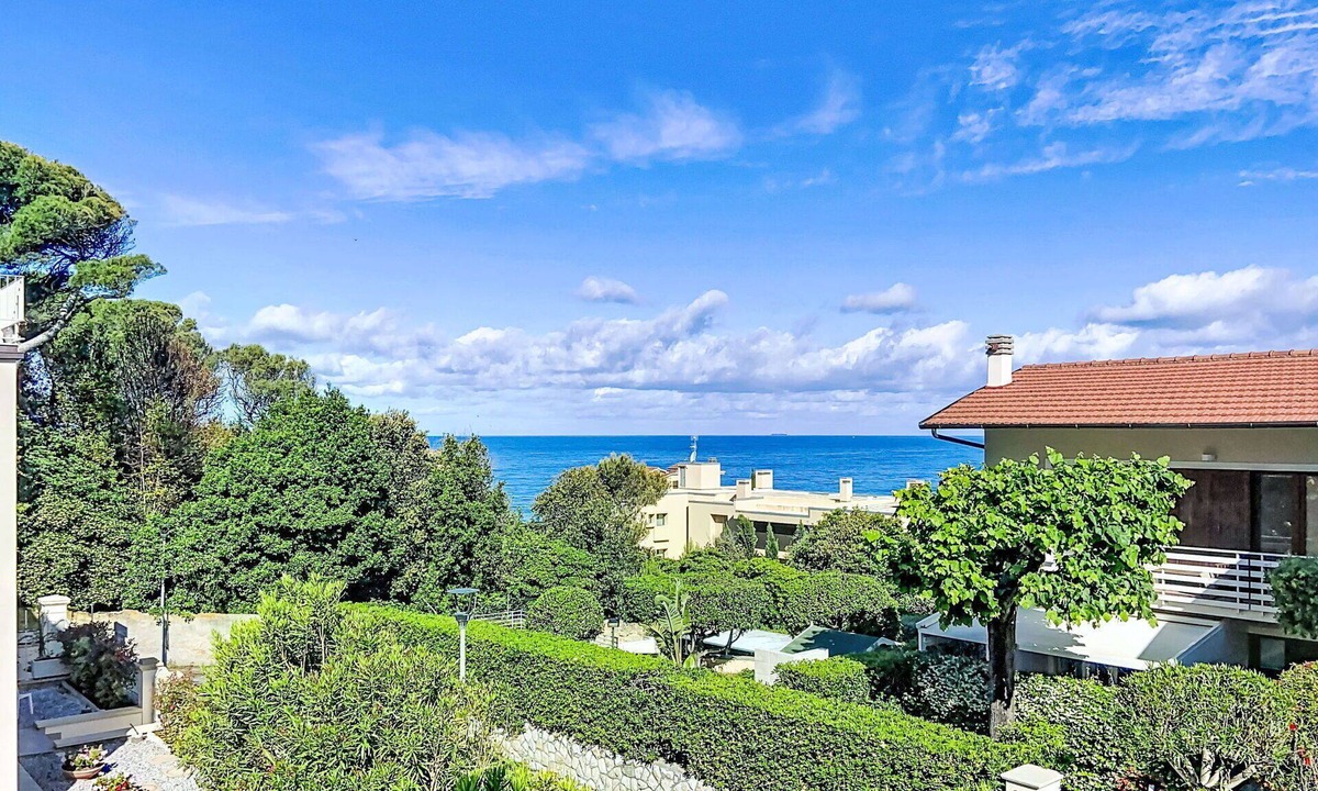 Castiglioncello Apartment | Nice apartment for 6 people with WIFI, TV, patio and pets allowed